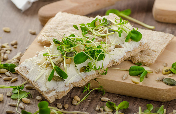 Cracker with Smoked Tofu Spread